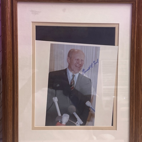 Gerald R. Ford 38th PresidentSigned Photograph (sk)